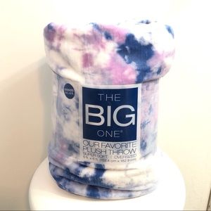 TIE DYE OVERSIZED PLUSH THROW BLANKET